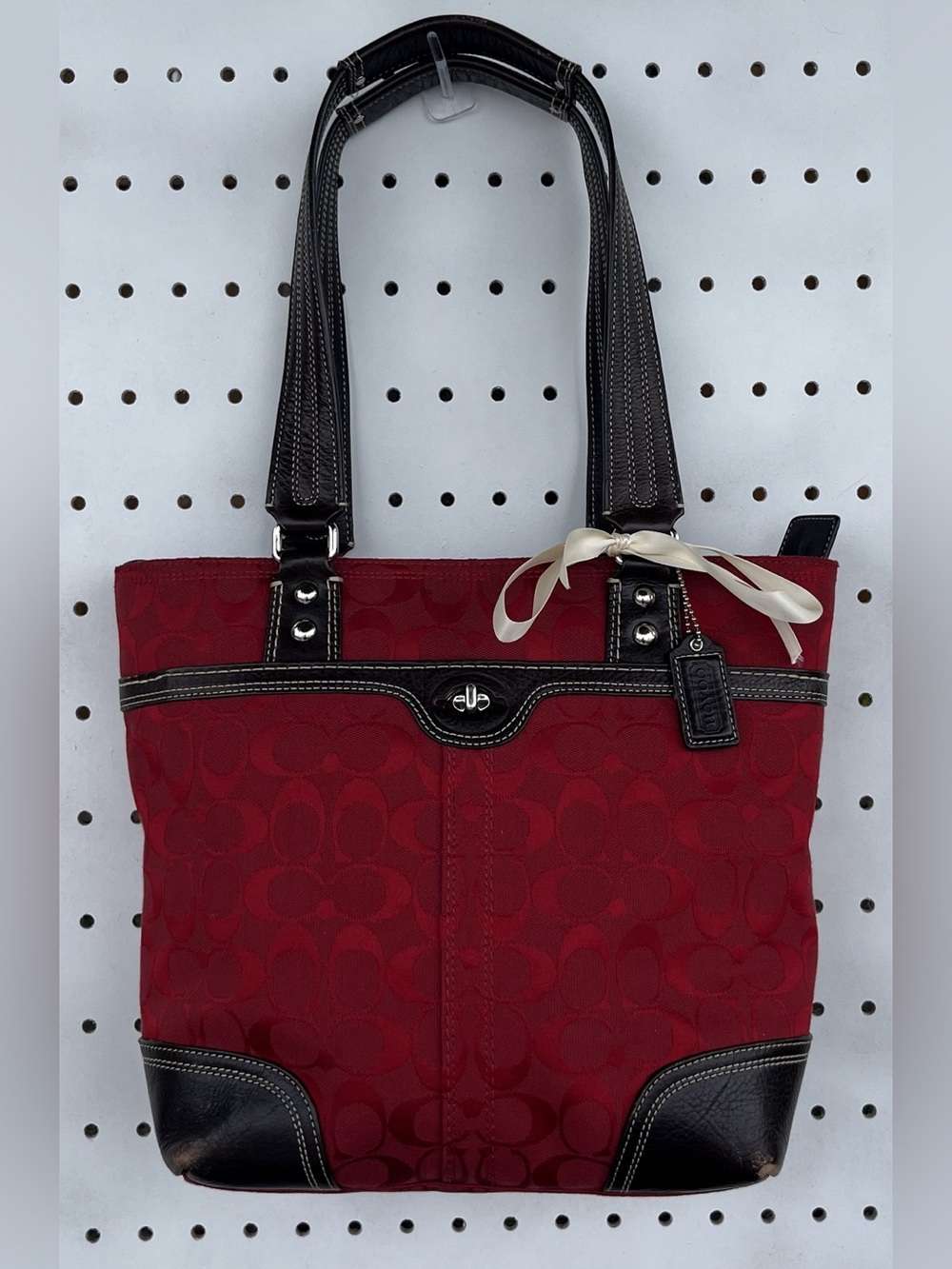 Coach Hamptons Signature Turnlock Tote F13973